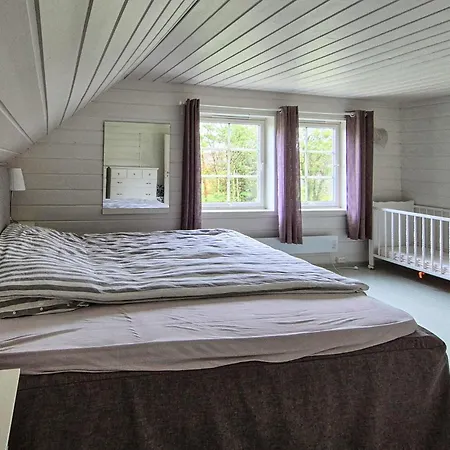 4 Bedroom Beautiful In Feriehus