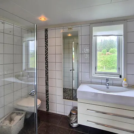 Feriehus 4 Bedroom Beautiful In